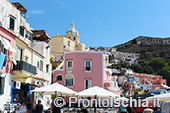 Marina Corricella, il borgo incantato di Procida 13