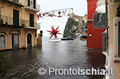 L'acqua alta a Ischia Ponte 2